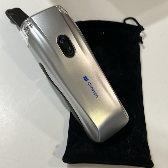 Hand crank generator light super bright 3 LED flashlight. NWOT. Never used - Picture 5 of 5